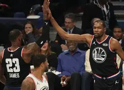 清晨葡萄牙体育队长鼓劲:全明星赛节点到来,球迷炸锅,细节决定成败 清晨葡萄牙体育队长鼓劲:全明星赛节点到来,球迷炸锅,细节决定成败