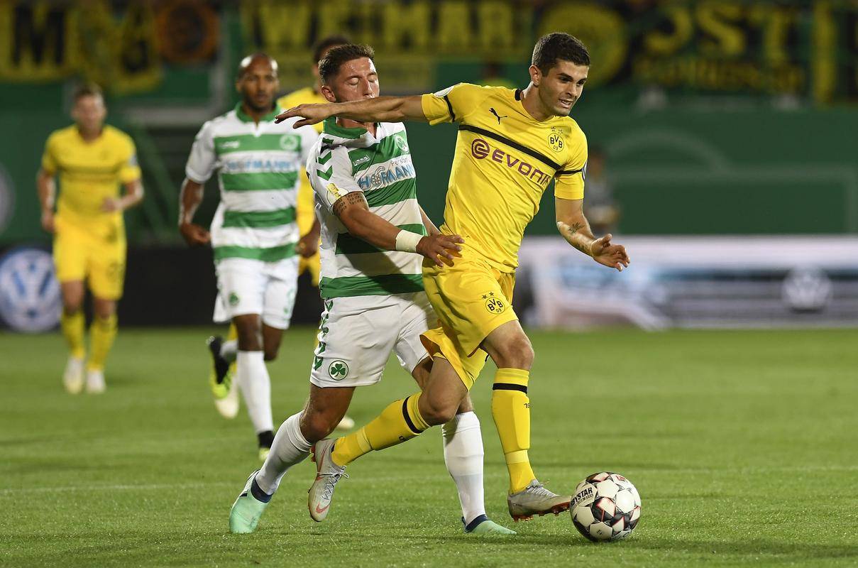 开云体育中国官方网站-赛后德国杯焦点战，休斯敦火箭防线松动，赛场秩序良好，球探报告显示潜力