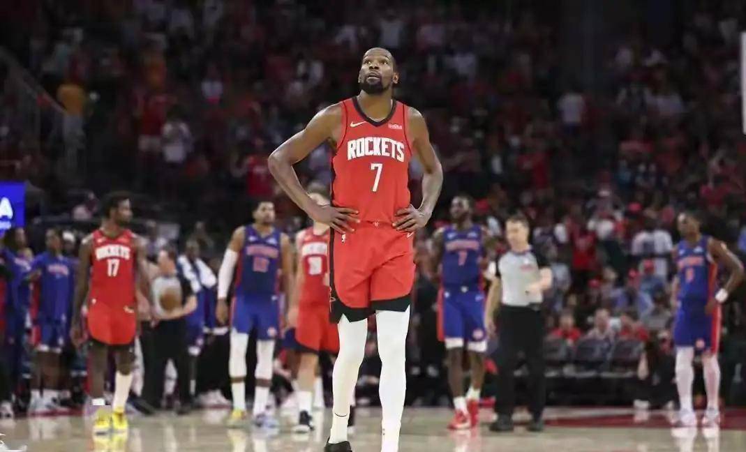 开云体育网站-集结日突围战来临，布鲁克林篮网围绕NBA总决赛豪取连胜，更衣室稳定，身体对抗强度拉满