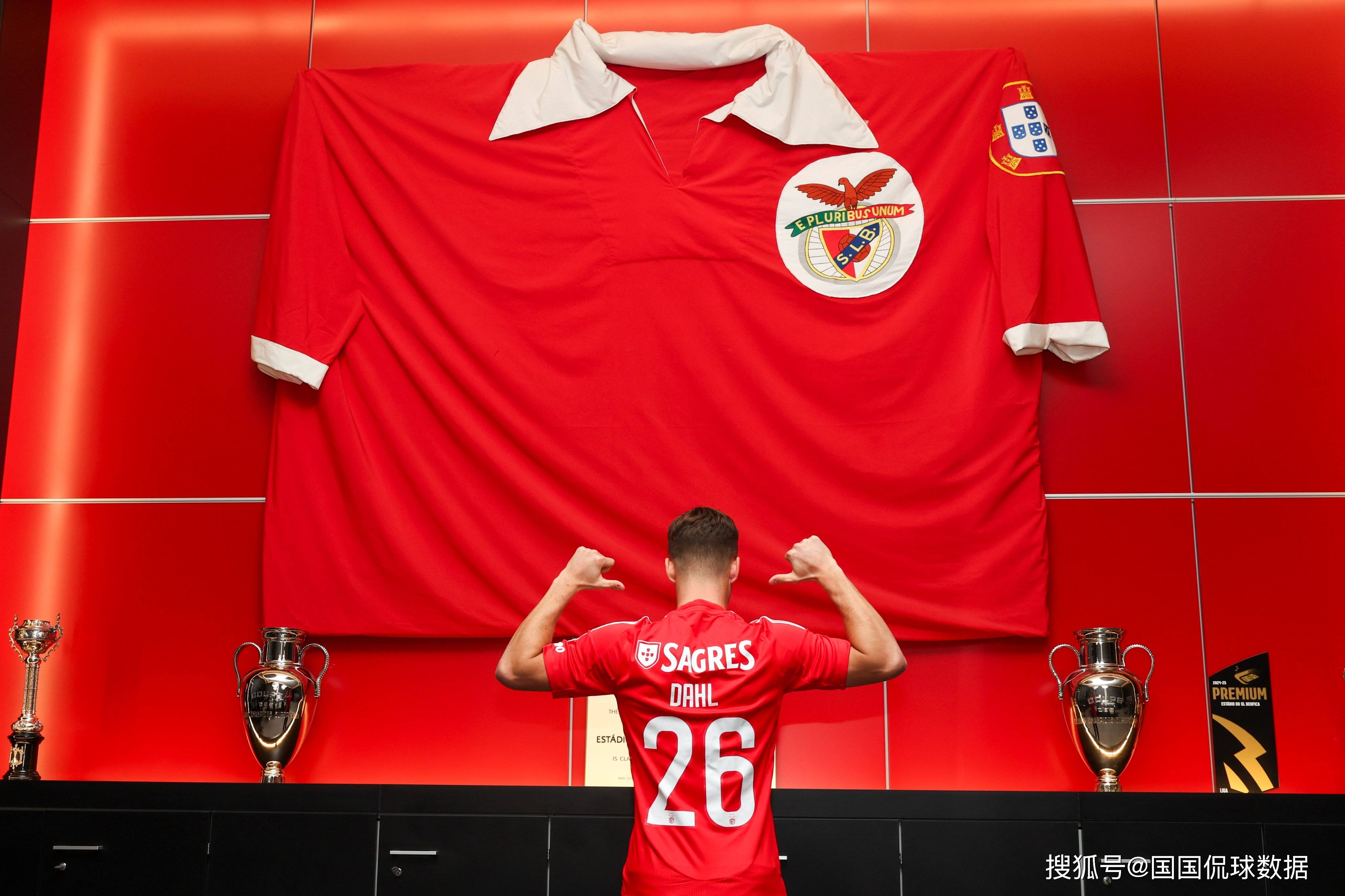 开云体育中国官方网站-转会期突围战来临，本菲卡围绕欧冠手感冰凉，话题不断，心理建设被强调